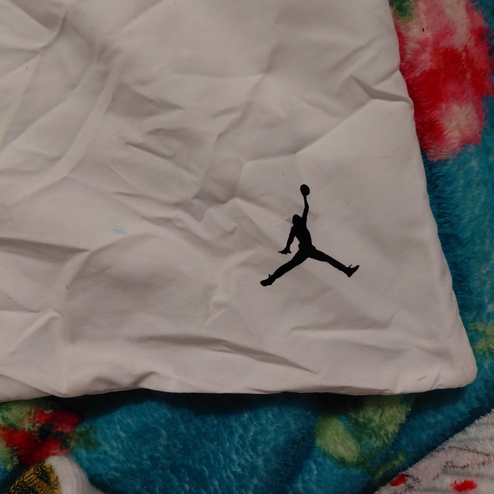 Jordan White Toiletry Bag - Picture 3 of 9